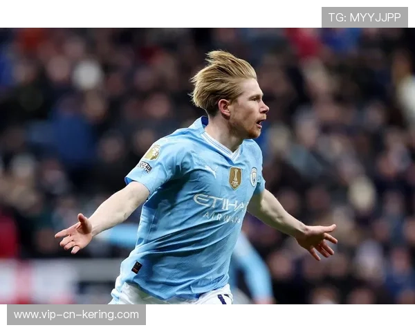 德布劳内连续二过一配合打穿中路，曼城推进仿佛开挂